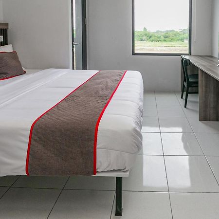 Hotel O Apartment Riverdale Cikarang Near Sgc Mall Bekasi Exterior photo