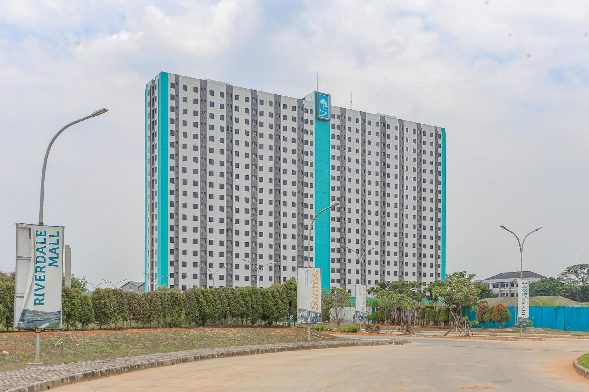 Hotel O Apartment Riverdale Cikarang Near Sgc Mall Bekasi Exterior photo